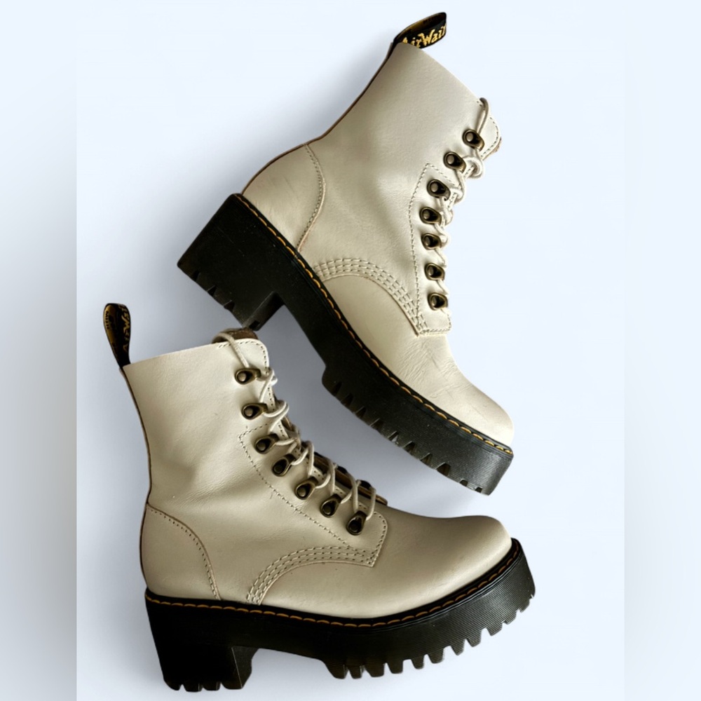 Dr. Martens Leona